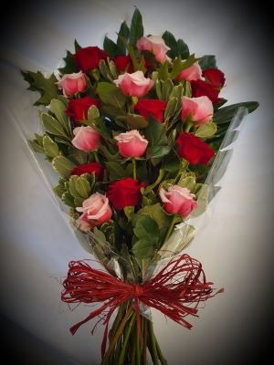 Sheaf   Red and Pink Roses