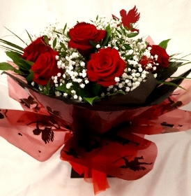6 Roses, Gyps and foliage, black box Aquapak